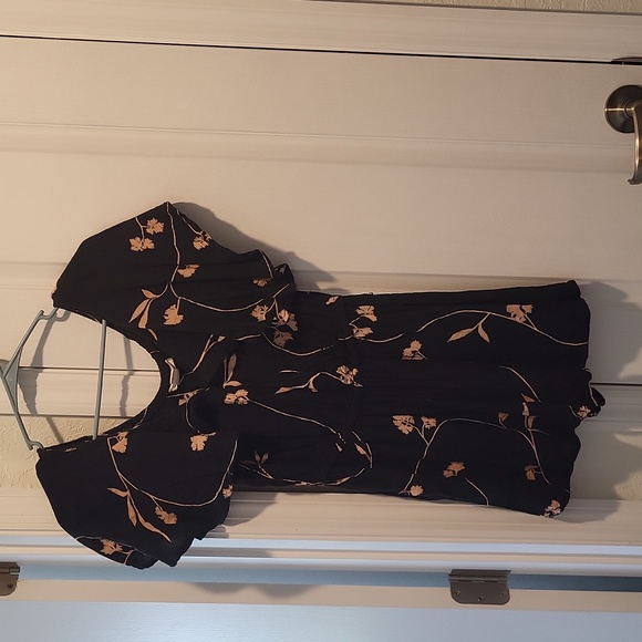 Billabong on the run short romper- S - Picture 4 of 8